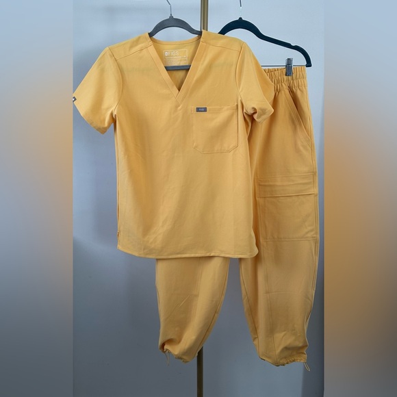 Figs Yellow Scrub Set - Picture 1 of 11